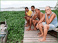 Pescadores da Baixada de Jacarepaguá aguardam soluções para o despejo de lixo, esgoto e resíduos industriais no complexo de lagoas. Foto: Jornal O Dia