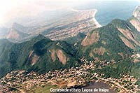 Vista aéra Serra da Tiririca. 